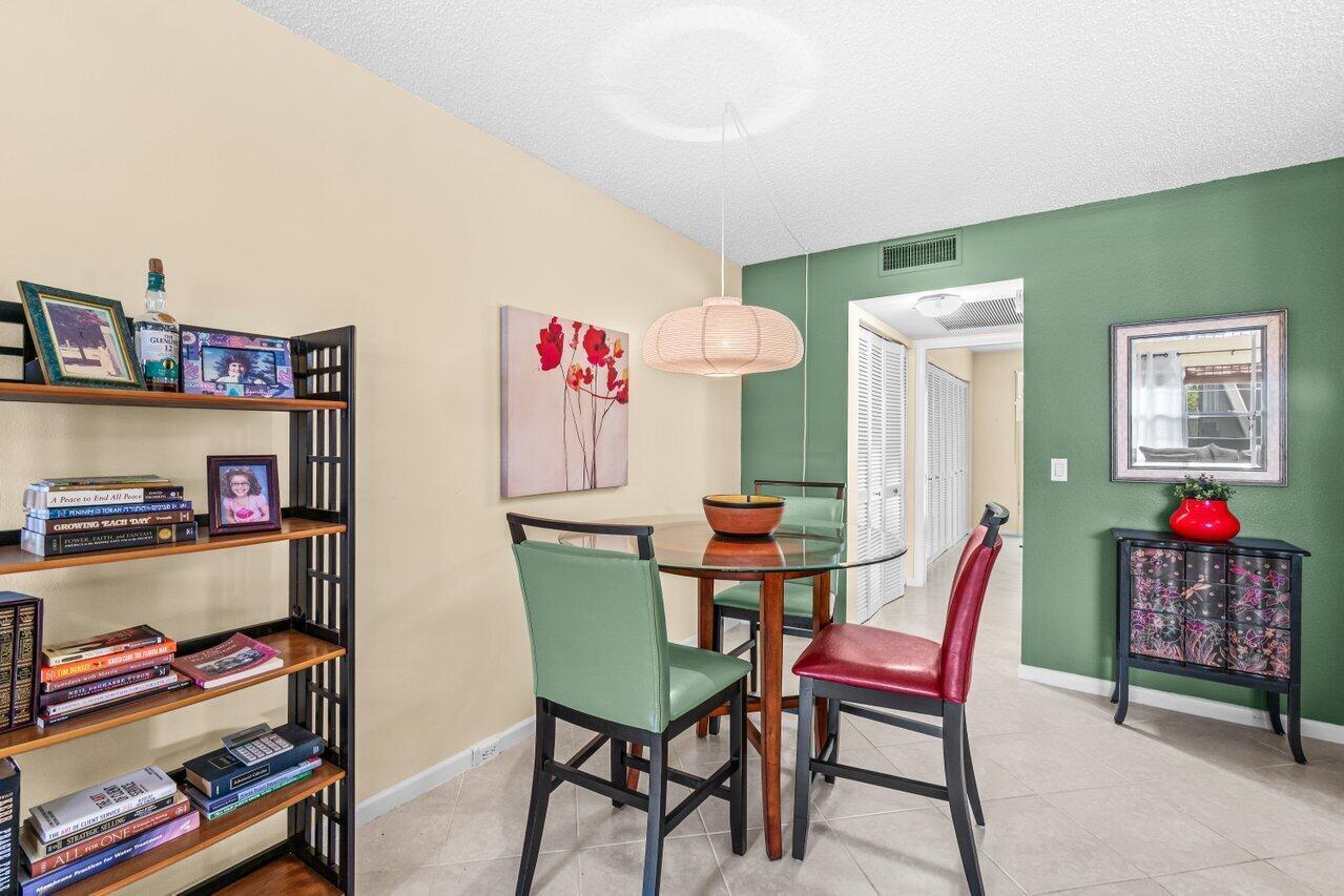 68 Suffolk B, Unit 68 Boca Raton, FL 33434 - Photo 9 of 26 Dining 1