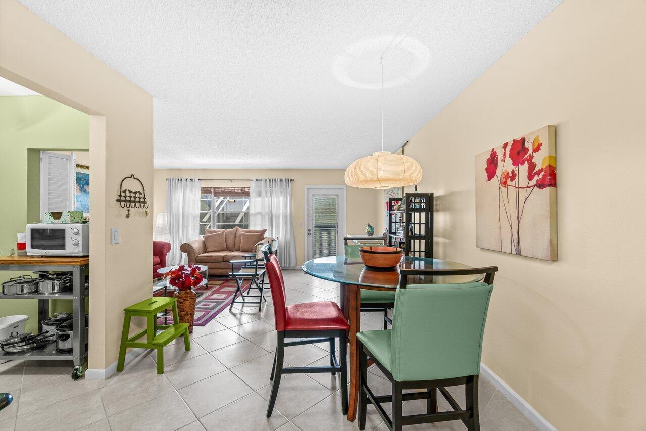 68 Suffolk B, Unit 68 Boca Raton, FL 33434 - Photo 10 of 26 Dining 2