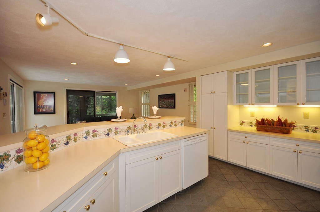 84 Esterbrook Road Acton, MA 01720 - Photo 7 of 29 Gallery Image 7