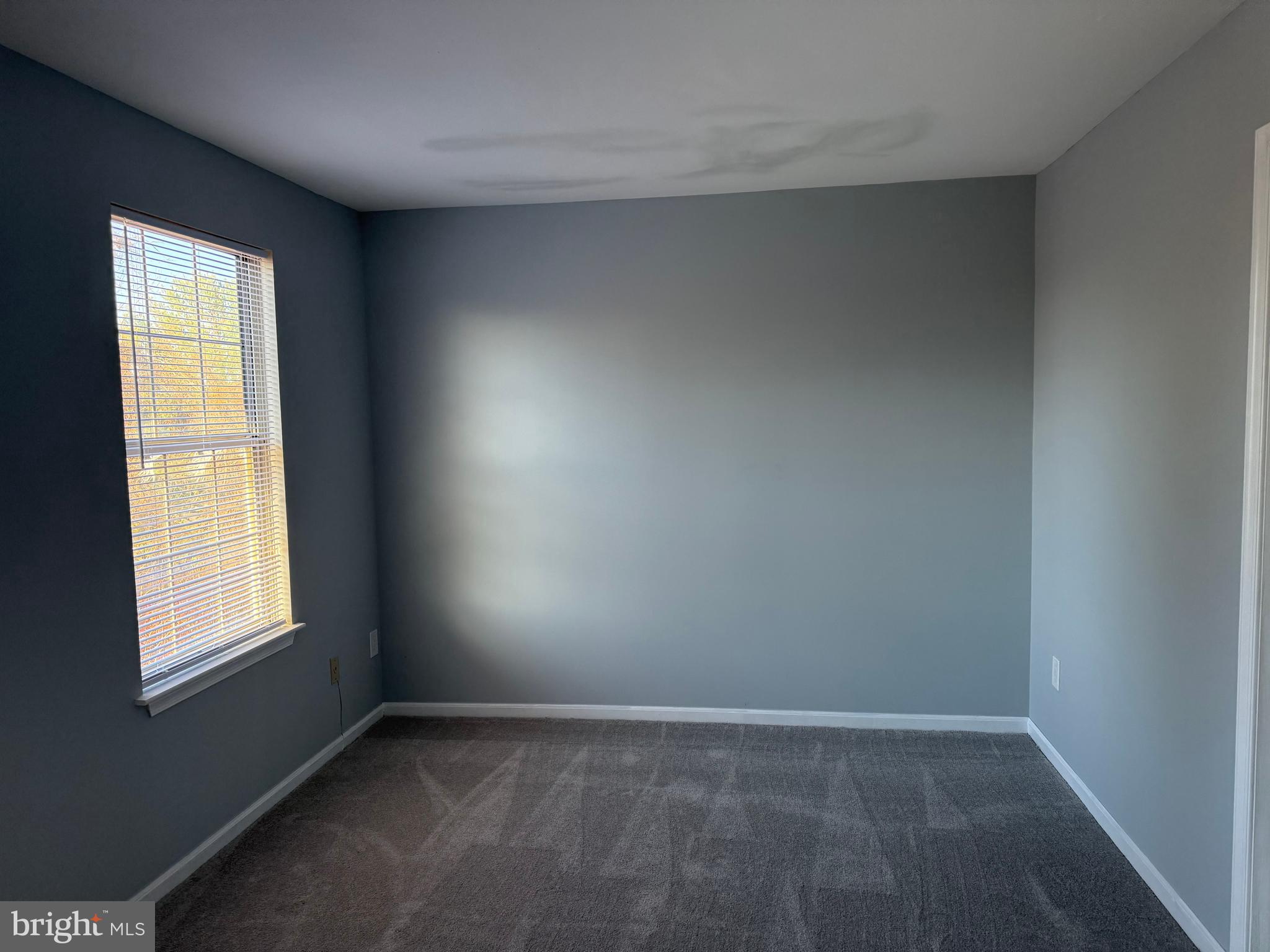 1935 Winslow Court Woodbridge, VA 22191 - Photo 21 of 34 an empty room with a window