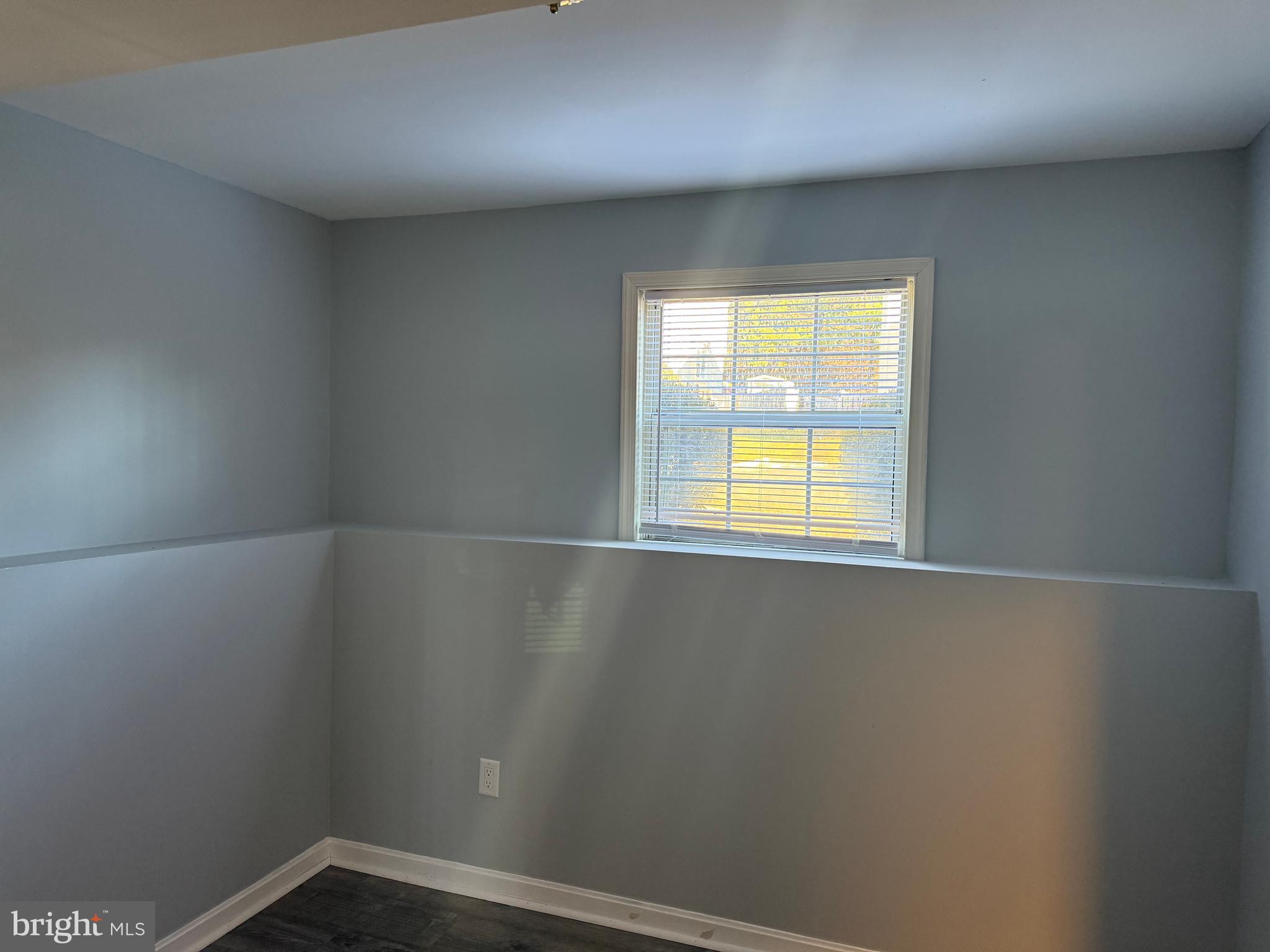 1935 Winslow Court Woodbridge, VA 22191 - Photo 10 of 34 an empty room with a window