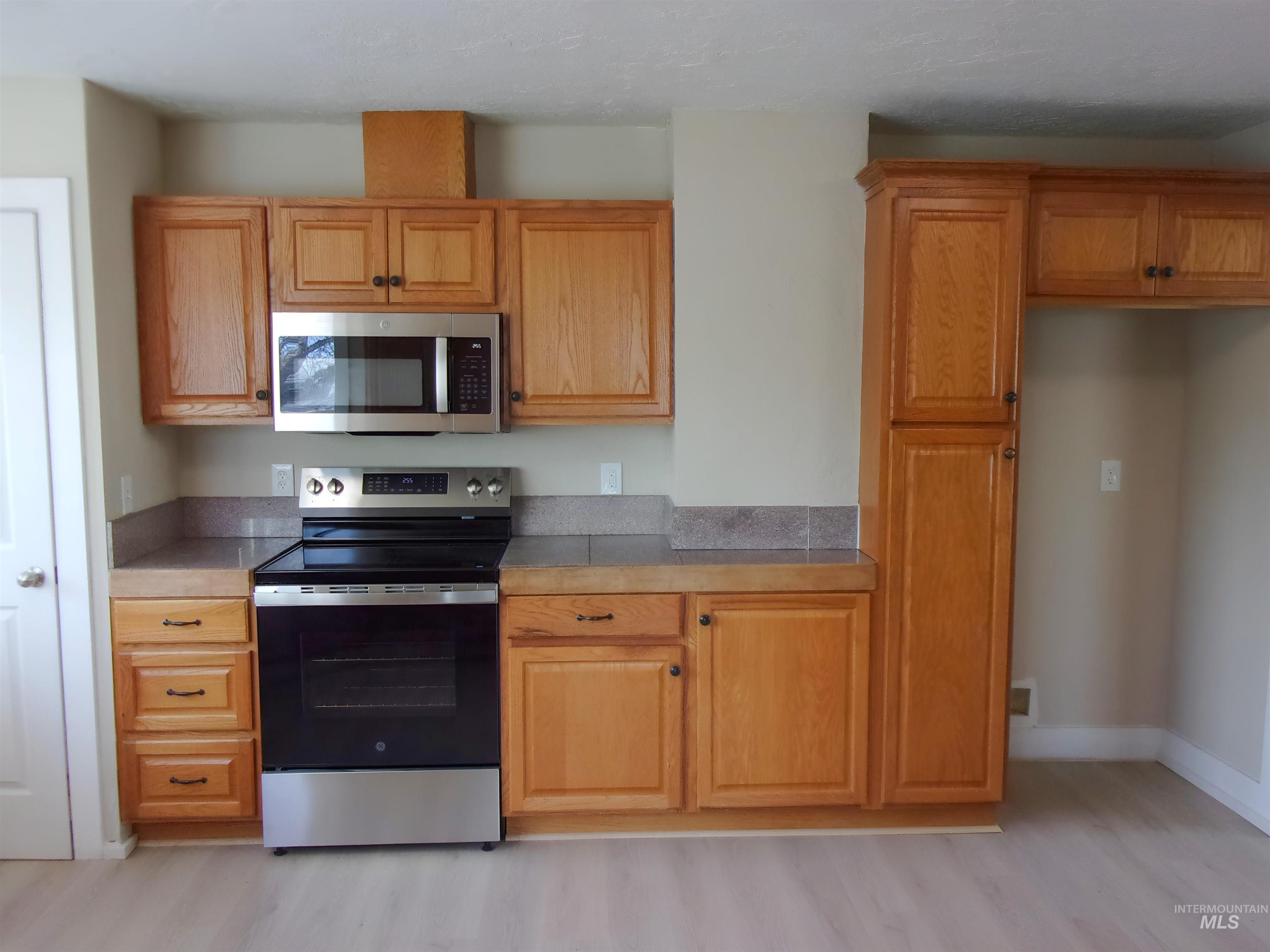 605 North 6th Street Parma, ID 83660 - Photo 35 of 46 Kitchen featuring stainless steel appliances, light wood-style flooring, light countertops, and wood finish cabinetry
