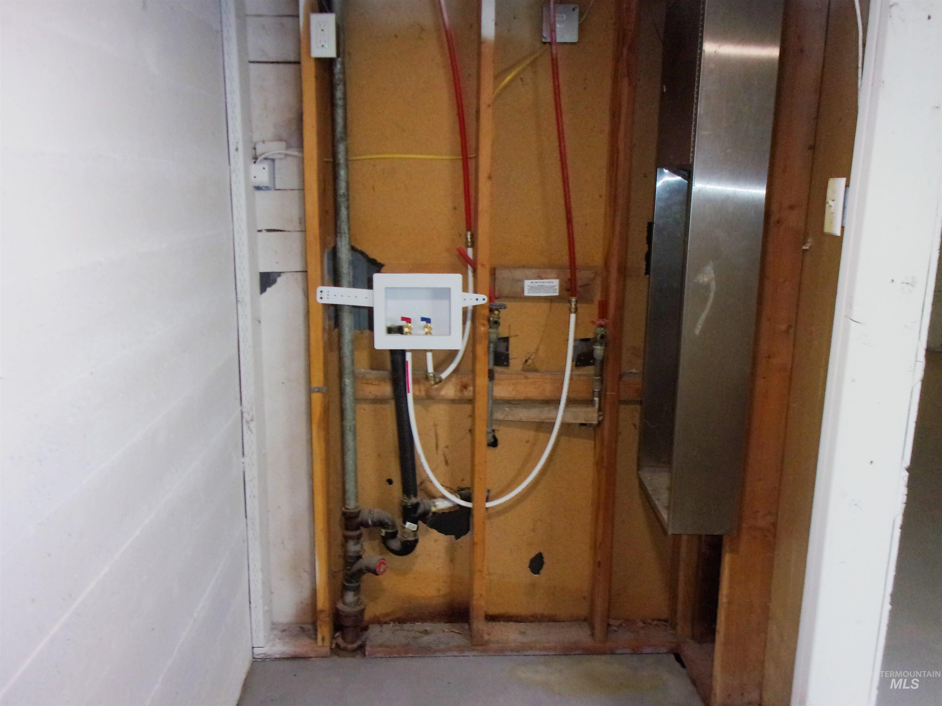 605 North 6th Street Parma, ID 83660 - Photo 39 of 46 View of utility room