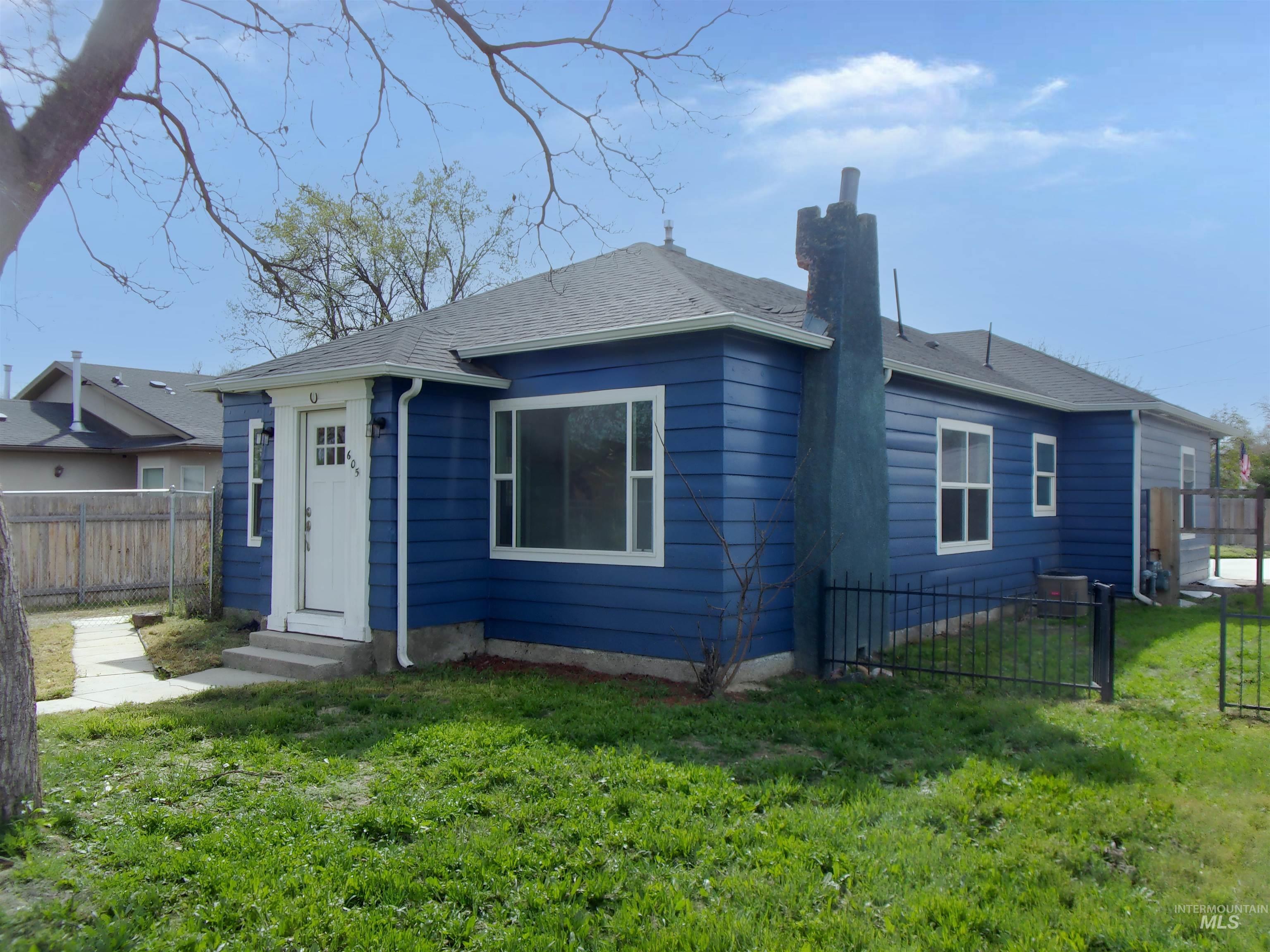 605 North 6th Street Parma, ID 83660 - Photo 4 of 46 View of front of home featuring a shingled roof