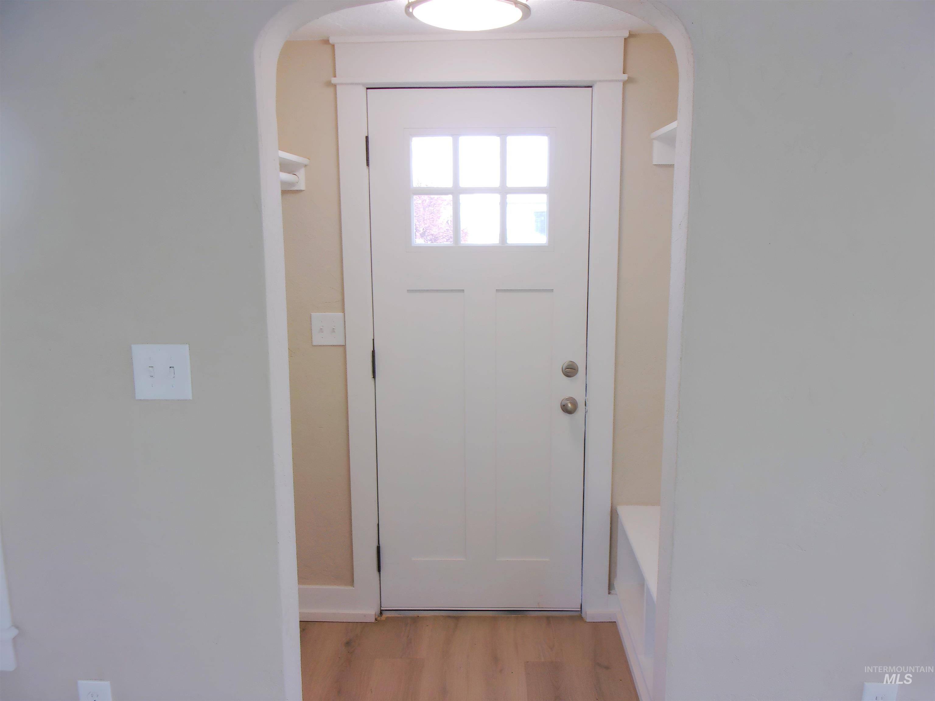 605 North 6th Street Parma, ID 83660 - Photo 5 of 46 Entryway with wood finished floors and arched walkways