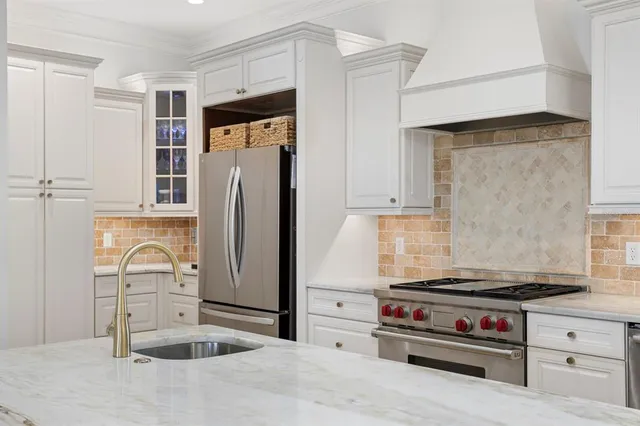 $2,840,000 | 2028 Illinois Avenue Northeast, St. Petersburg, FL 33703