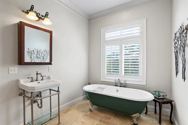 $2,840,000 | 2028 Illinois Avenue Northeast, St. Petersburg, FL 33703