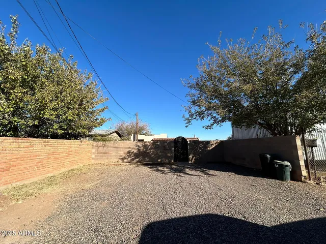 $1,100 | 1957 North Douglas Avenue, Douglas, AZ 85607
