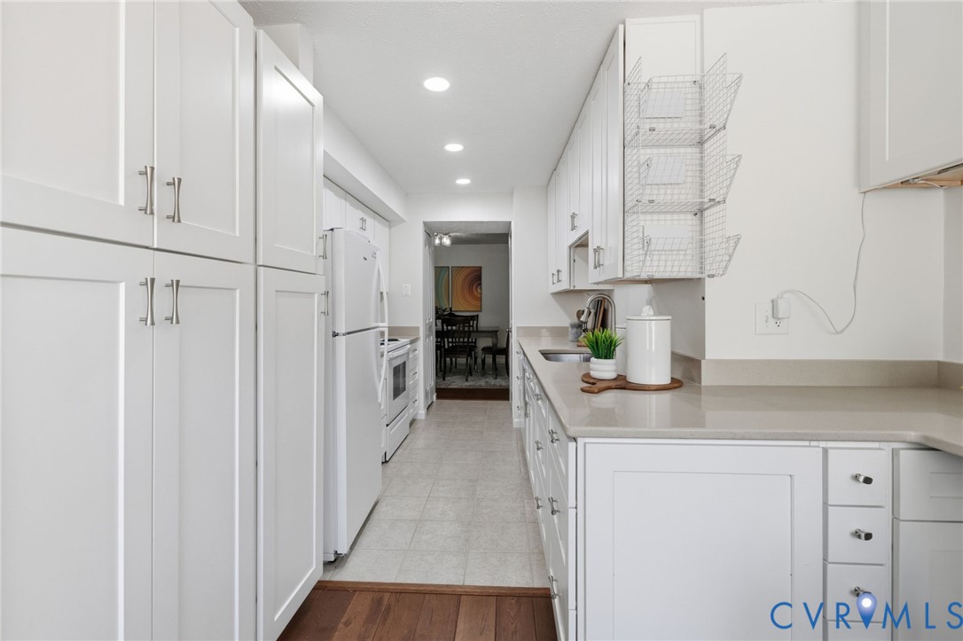 1507 Largo Road, Unit 304 Henrico, VA 23238 - Photo 12 of 32 Custom shaker cabinets