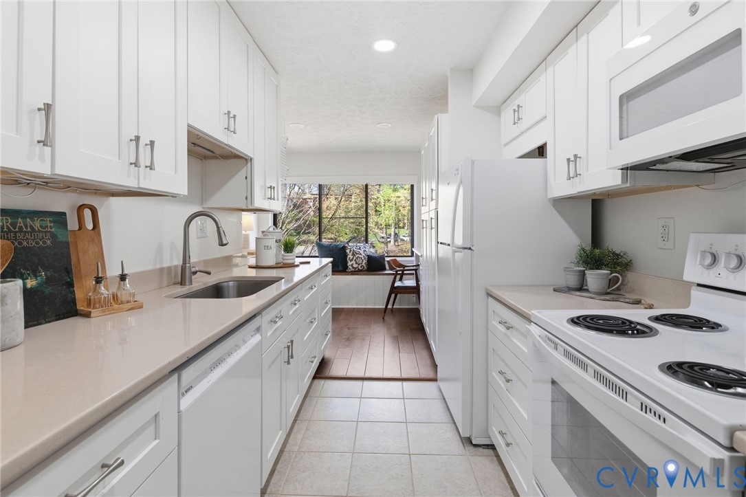 1507 Largo Road, Unit 304 Henrico, VA 23238 - Photo 7 of 32 Custom shaker style cabinets
