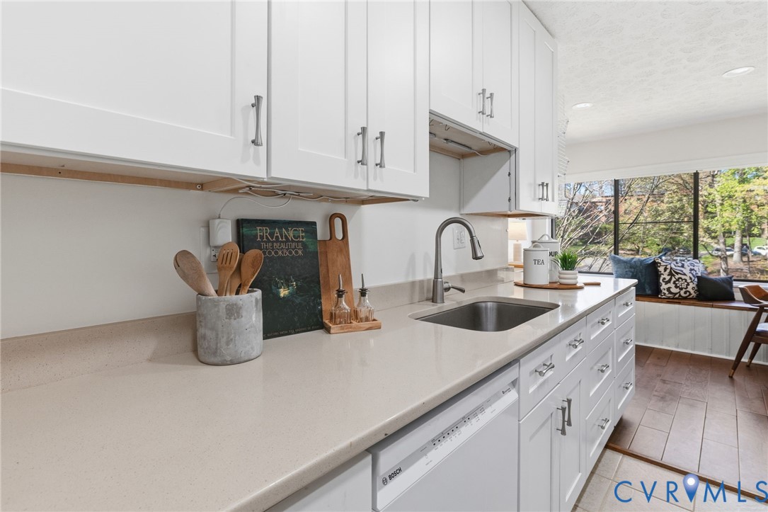 1507 Largo Road, Unit 304 Henrico, VA 23238 - Photo 8 of 32 Custom shaker style cabinets