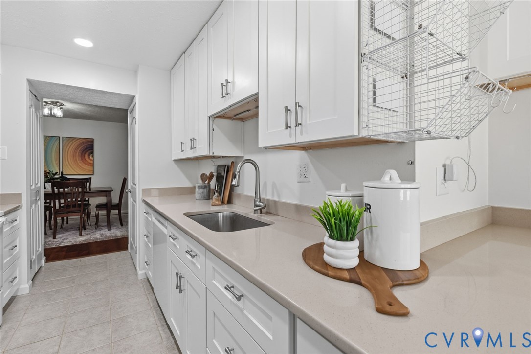 1507 Largo Road, Unit 304 Henrico, VA 23238 - Photo 9 of 32 Custom shaker style cabinets