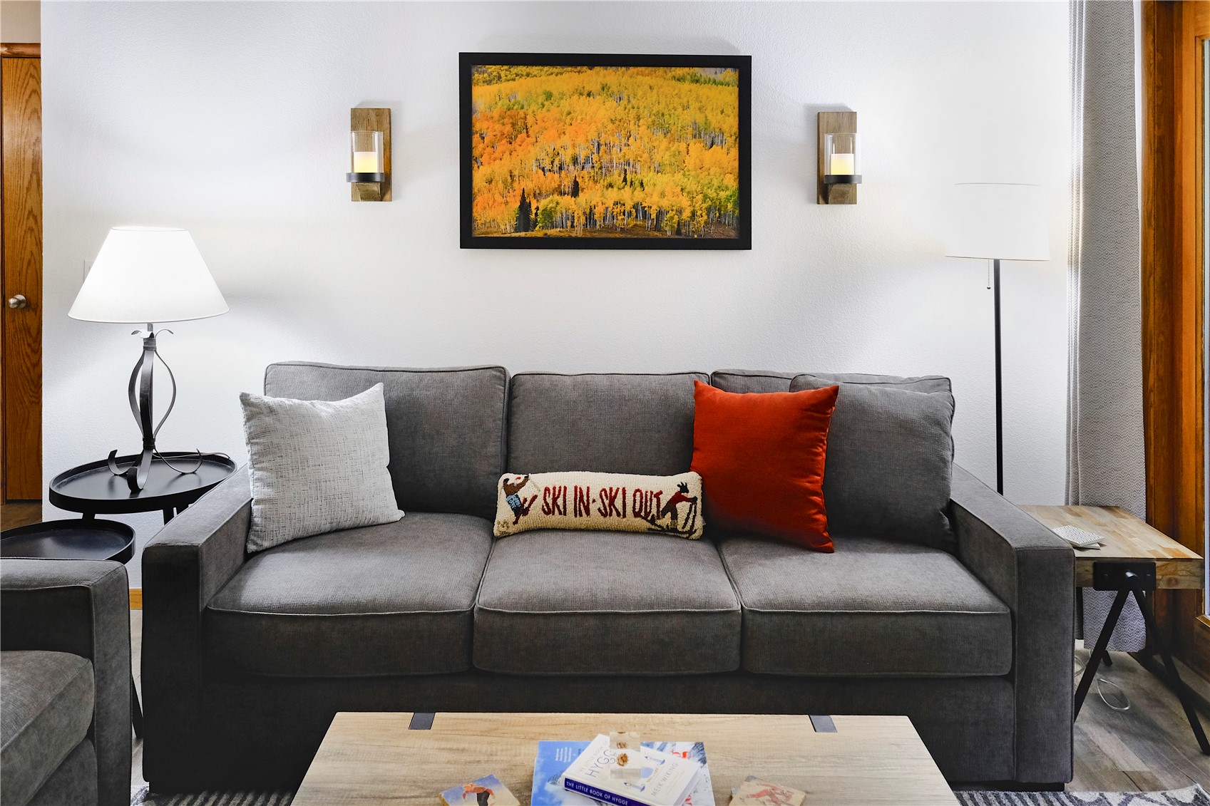 23034 Highway 6, Unit 305 Keystone, CO 80435 - Photo 5 of 27 a living room with furniture and a lamp