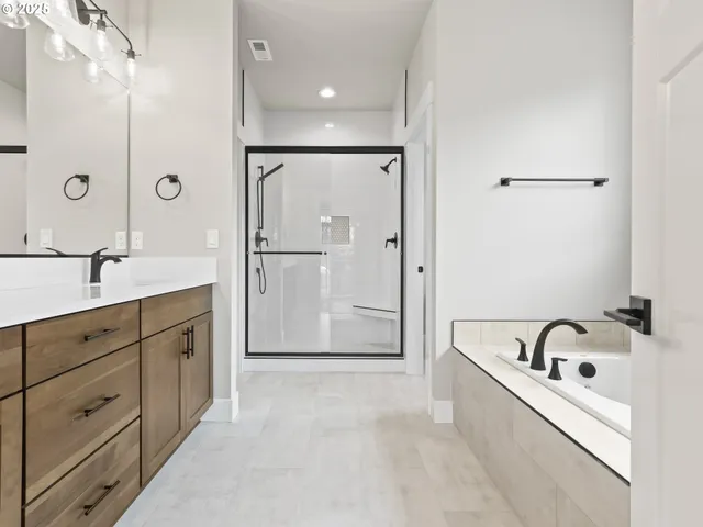 $699,850 | 2891 Northeast Currin Creek Drive, Unit 4, Estacada, OR 97023