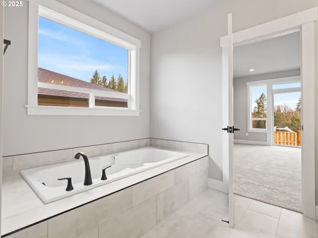 $699,850 | 2891 Northeast Currin Creek Drive, Unit 4, Estacada, OR 97023