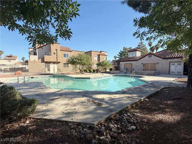 $995 | 2981 Juniper Hills Boulevard, Unit 204, Las Vegas, NV 89142
