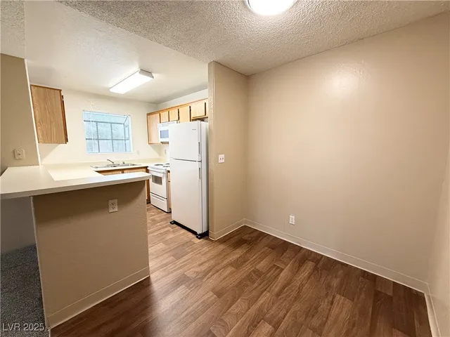 $995 | 2981 Juniper Hills Boulevard, Unit 204, Las Vegas, NV 89142