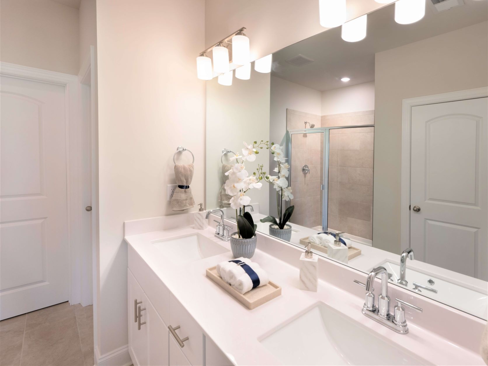 723 Castle Road Mount Juliet, TN 37122 - Photo 5 of 17 a bathroom with a sink and a mirror