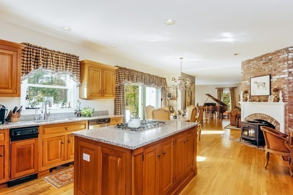 42 Walker Road Manchester, MA 01944 - Photo 5 of 29 Gallery Image 5