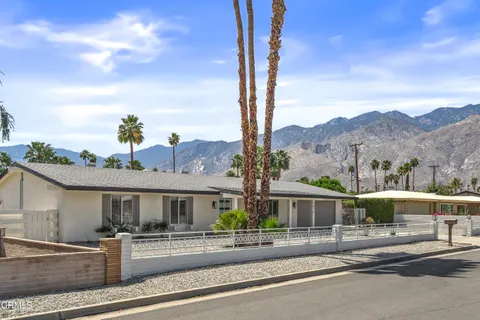 $879,000 | 2075 East Calle Felicia, Palm Springs, CA 92262