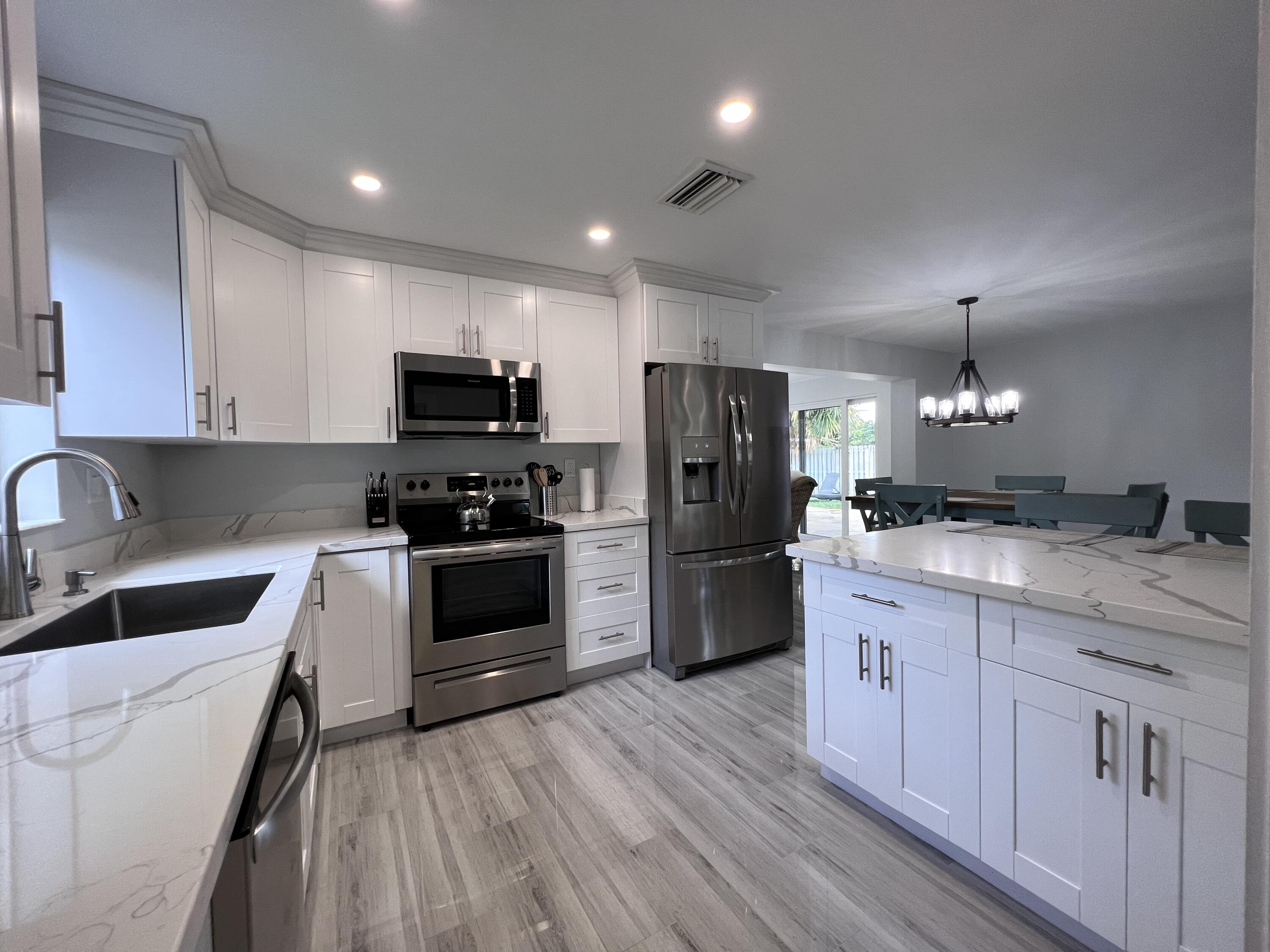2011 Northeast 31st Street Lighthouse Point, FL 33064 - Photo 16 of 42 Kitchen