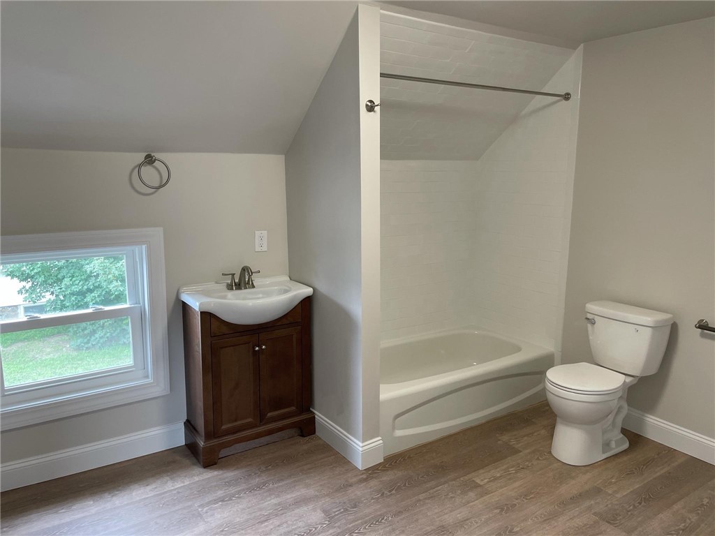 174 Main Road Tiverton, RI 02878 - Photo 23 of 32 2nd floor bath.