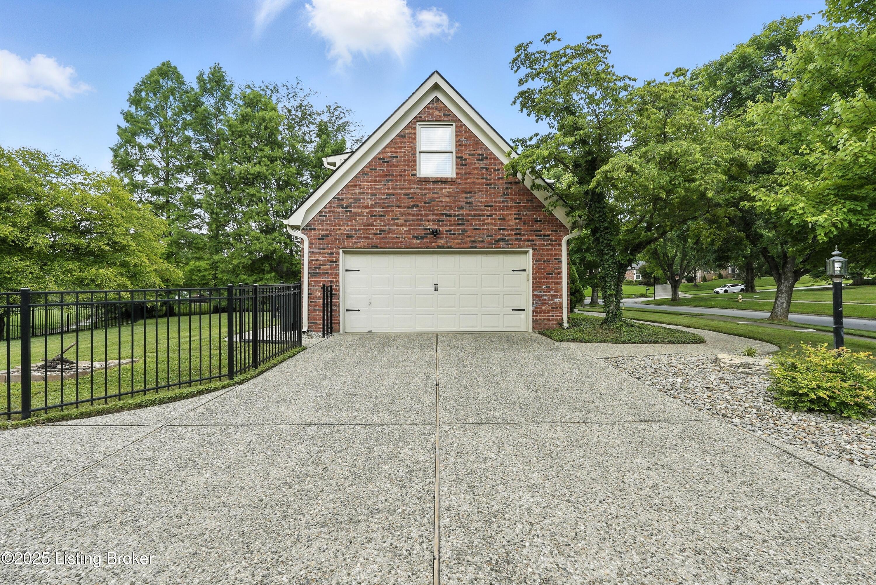 12512 Kirkham Road Louisville, KY 40299 - Photo 3 of 61 12512kirkham_louisvillerealestatemedia_0