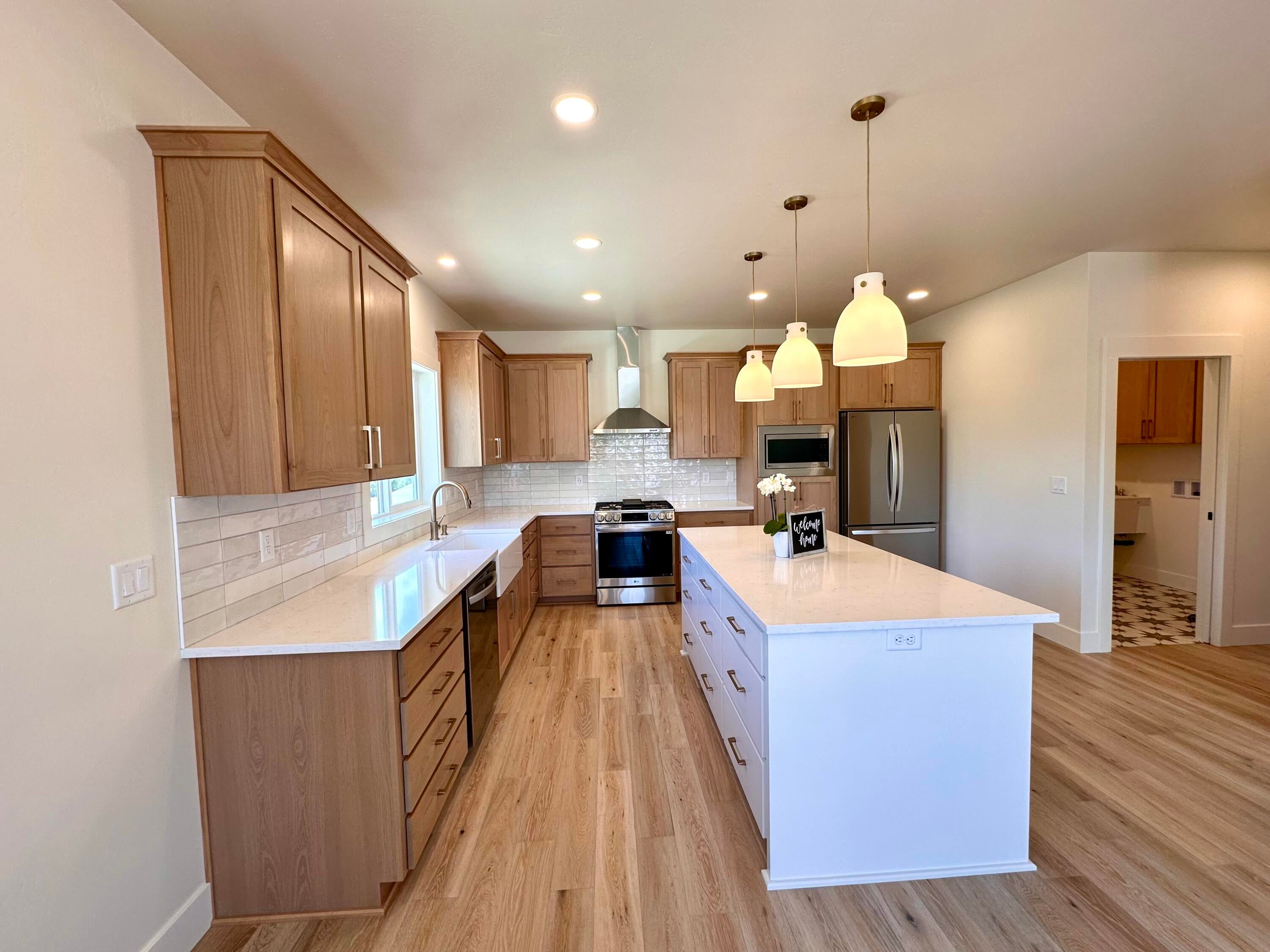 380 Randy Street Ashland, OR 97520 - Photo 8 of 43 Kitchen