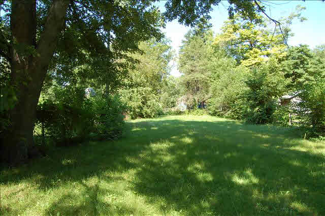 9009 Oakridge Road Temperance, MI 48182 - Photo 2 of 7 20414032-1.JPG