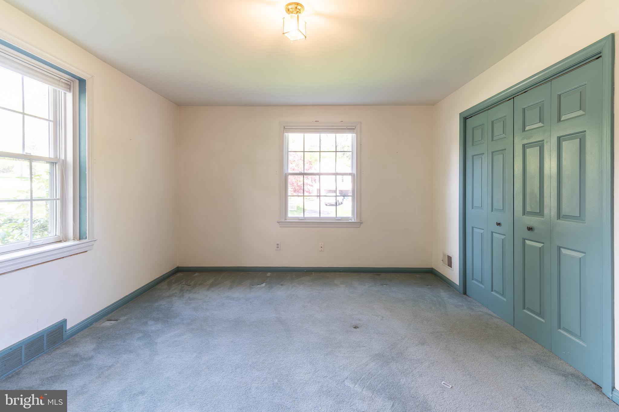 149 Clover Hill Lane Wayne, PA 19087 - Photo 25 of 50 an empty room with windows