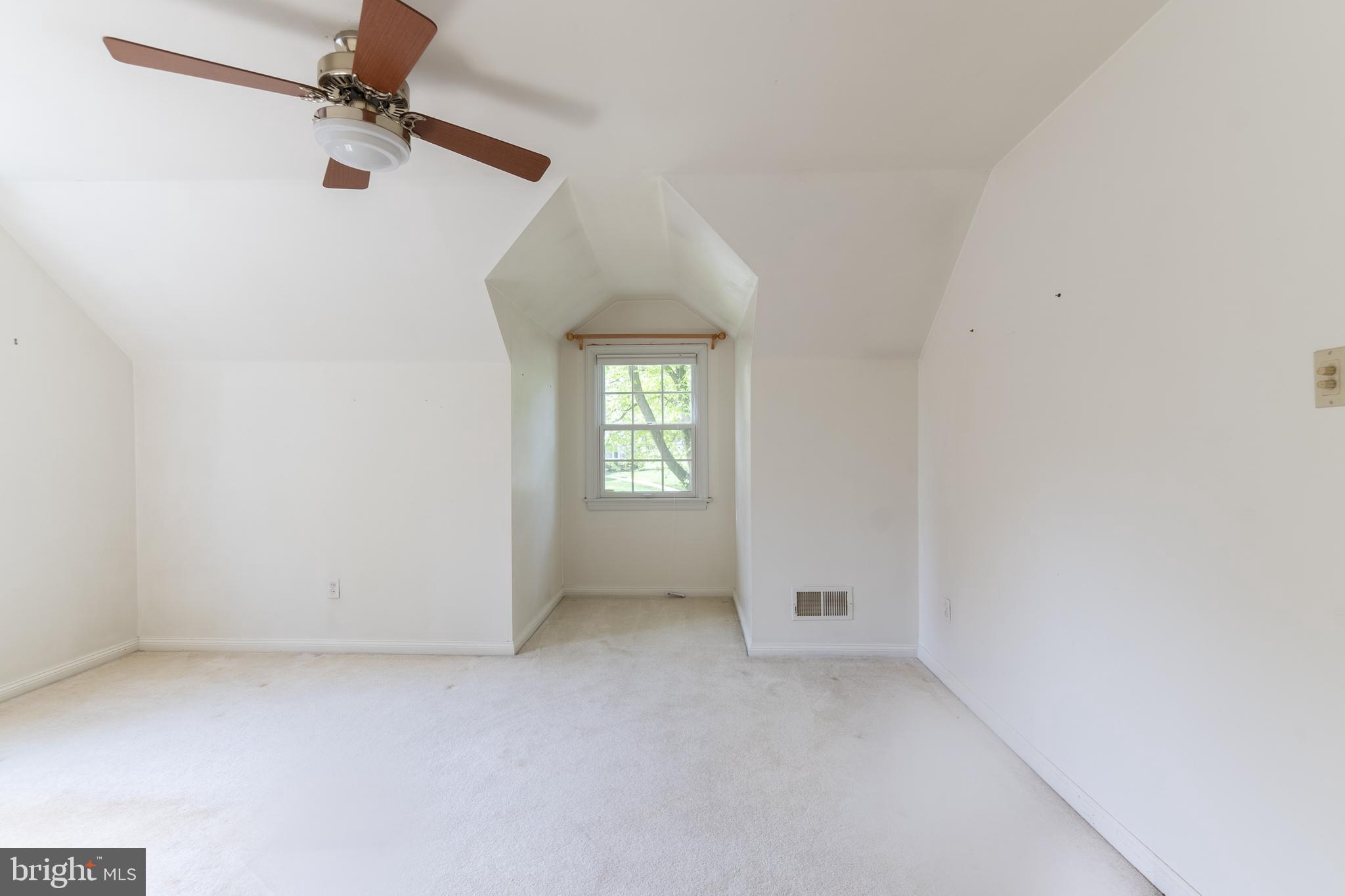 149 Clover Hill Lane Wayne, PA 19087 - Photo 32 of 50 an empty room with windows