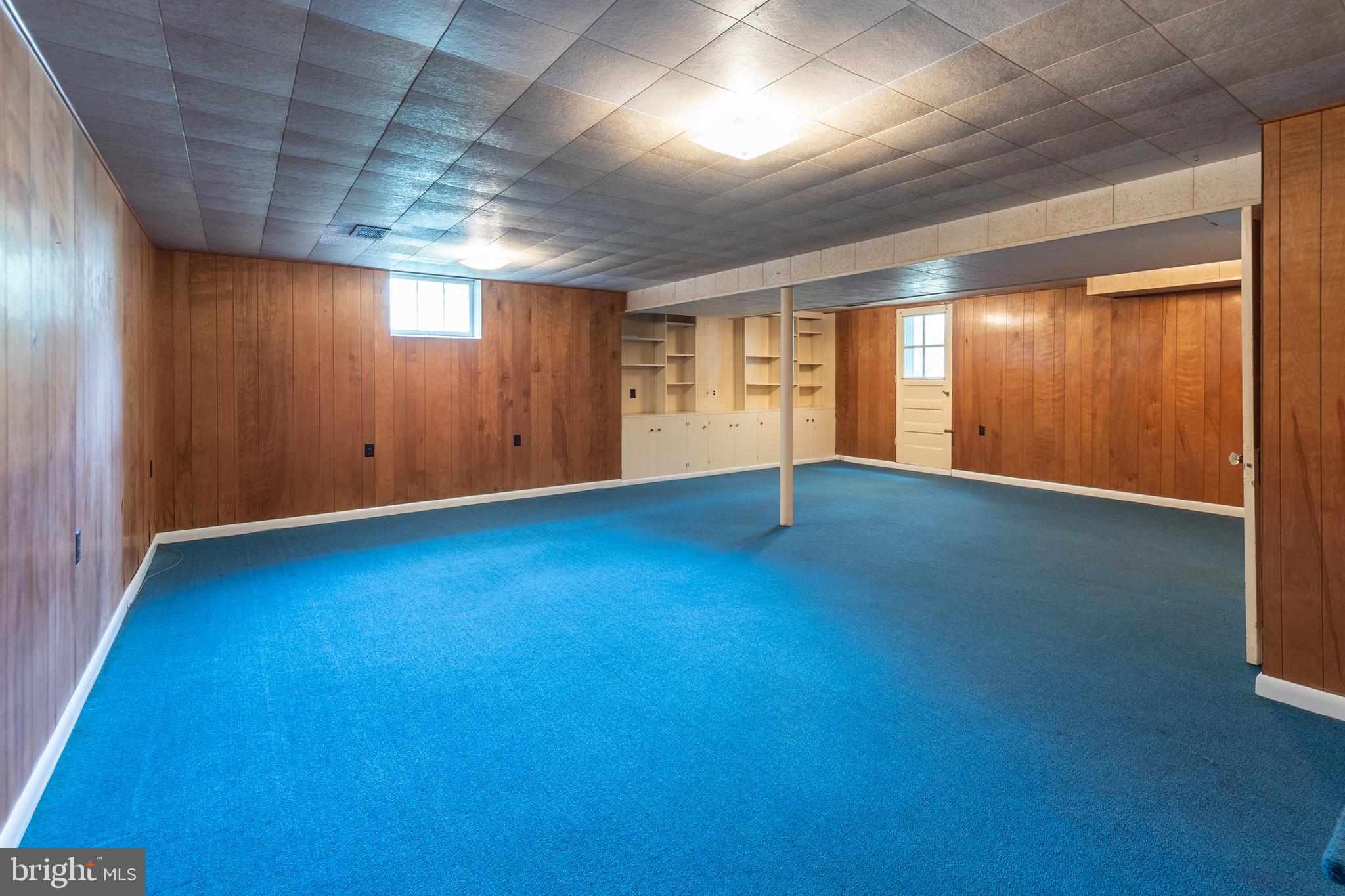 149 Clover Hill Lane Wayne, PA 19087 - Photo 40 of 50 an empty room with windows