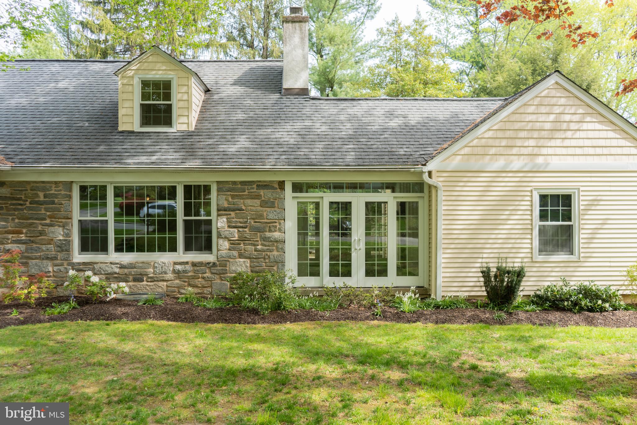 149 Clover Hill Lane Wayne, PA 19087 - Photo 5 of 50 a view of front of a house with a yard