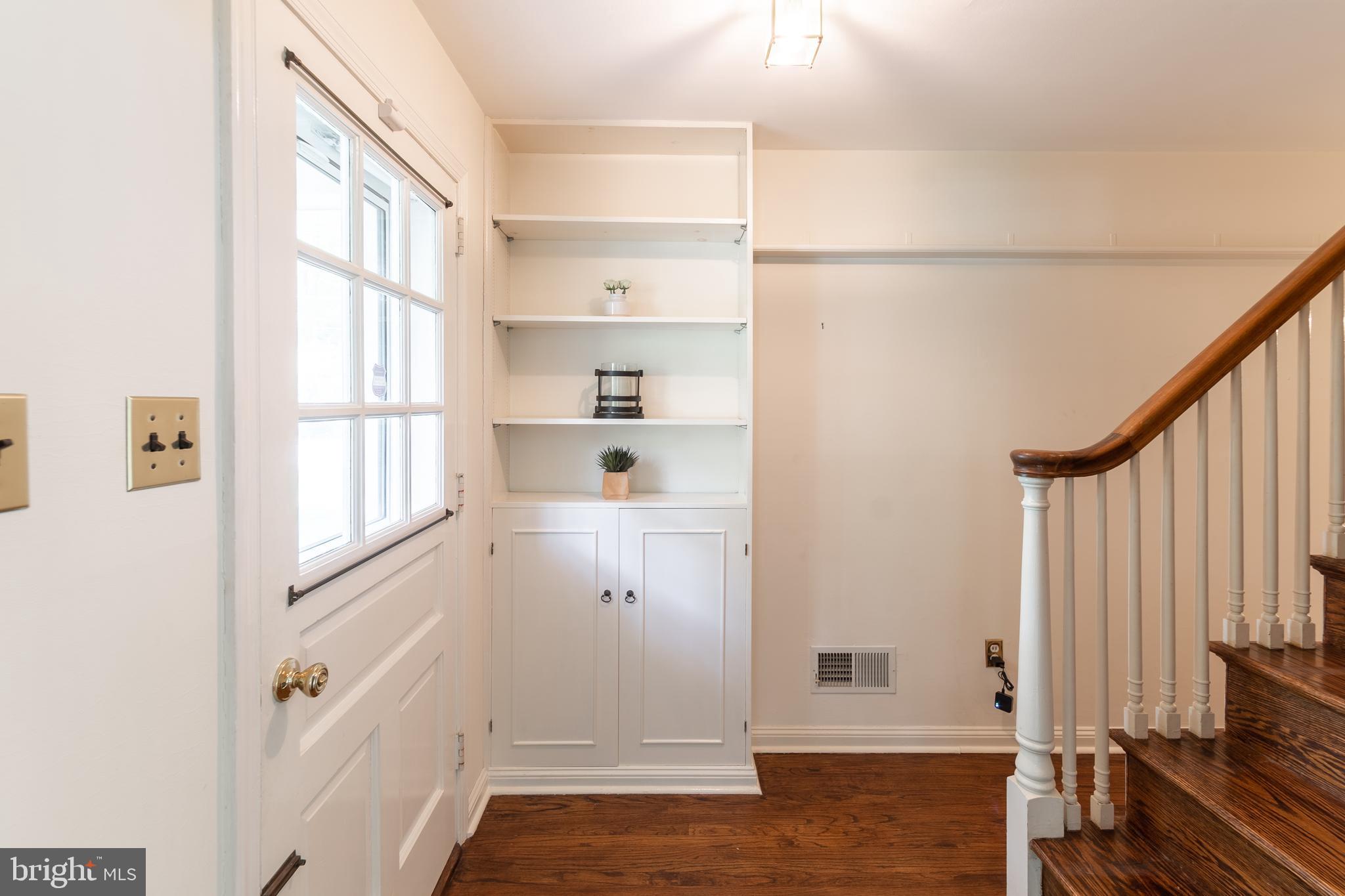 149 Clover Hill Lane Wayne, PA 19087 - Photo 7 of 50 a view of a hallway with wooden floor and entryway