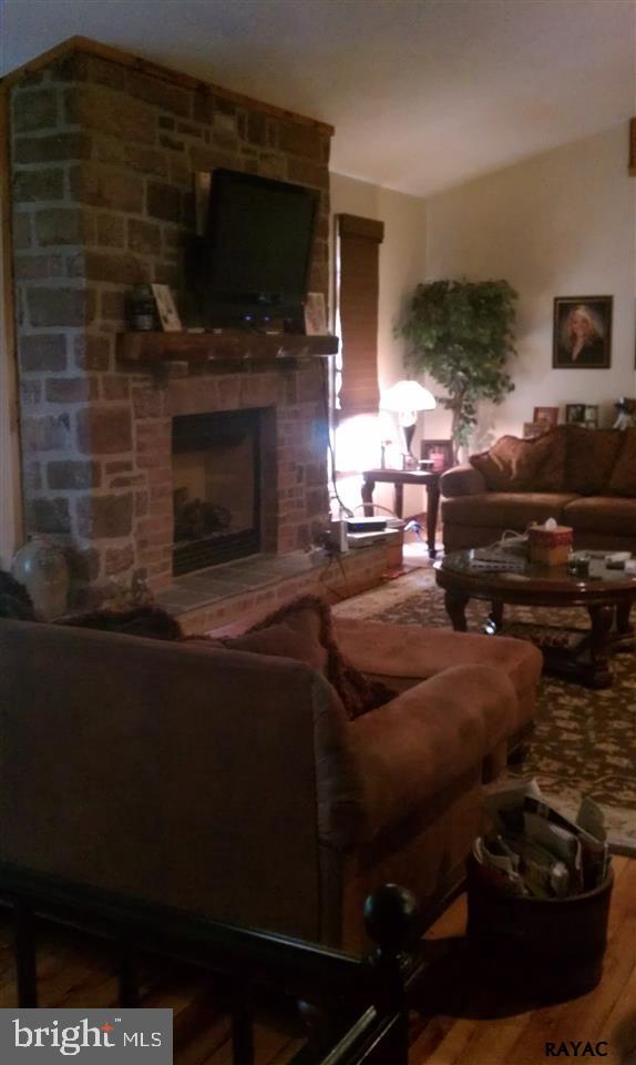 1040 Lisburn Road Wellsville, PA 17365 - Photo 4 of 15 Gallery Image 4