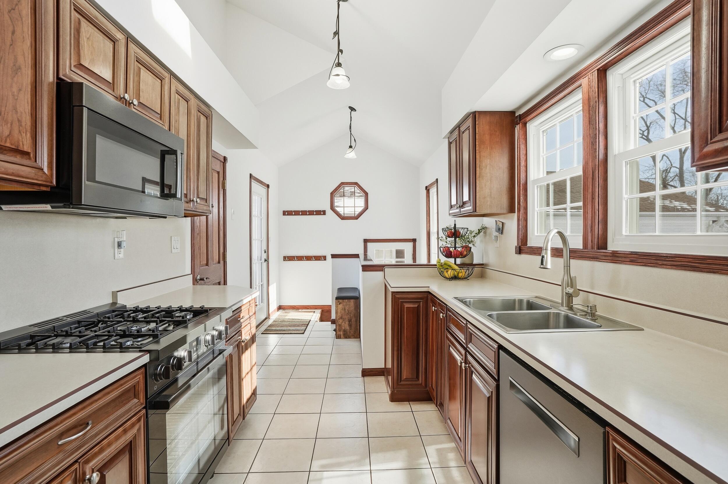 228 Wood Street Crown Point, IN 46307 - Photo 14 of 33 2500x1665