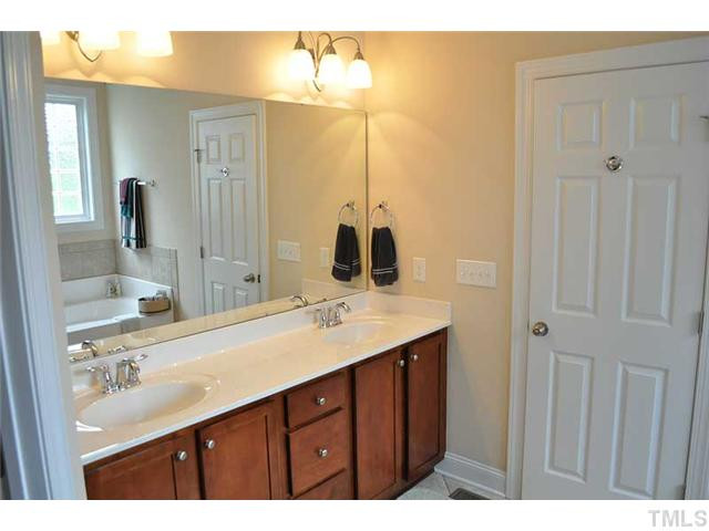 2752 Royal Forrest Drive Raleigh, NC 27614 - Photo 9 of 25 Master Bath/Spa
