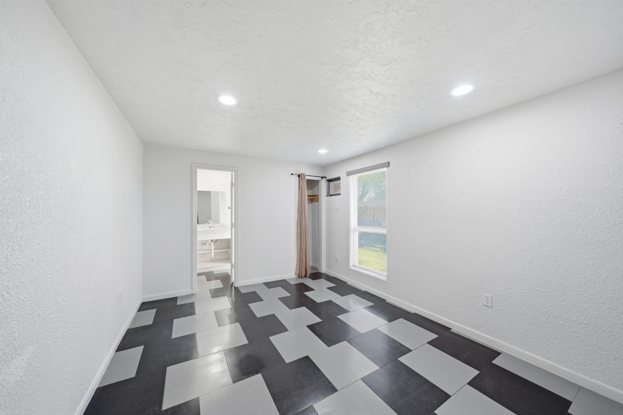 1041 Dolly Wright Street Houston, TX 77088 - Photo 8 of 12