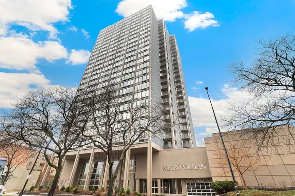 $339,900 | 5320 North Sheridan Road, Unit 403, Chicago, IL 60640