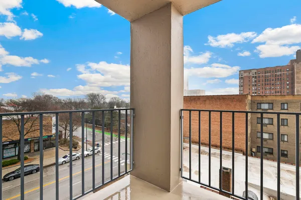 $339,900 | 5320 North Sheridan Road, Unit 403, Chicago, IL 60640