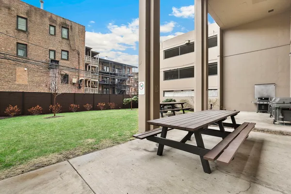 $339,900 | 5320 North Sheridan Road, Unit 403, Chicago, IL 60640