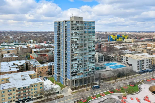 $339,900 | 5320 North Sheridan Road, Unit 403, Chicago, IL 60640