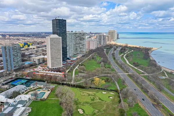 $339,900 | 5320 North Sheridan Road, Unit 403, Chicago, IL 60640