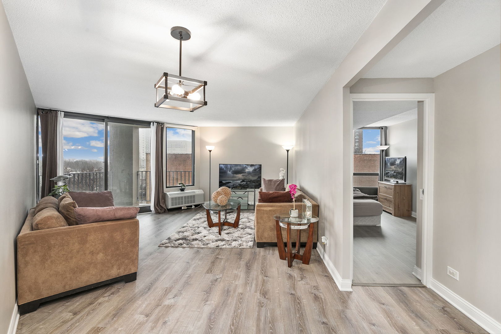 5320 North Sheridan Road, Unit 403 Chicago, IL 60640 - Photo 3 of 36 a living room with furniture and a chandelier