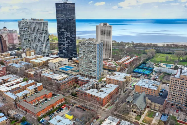 $339,900 | 5320 North Sheridan Road, Unit 403, Chicago, IL 60640