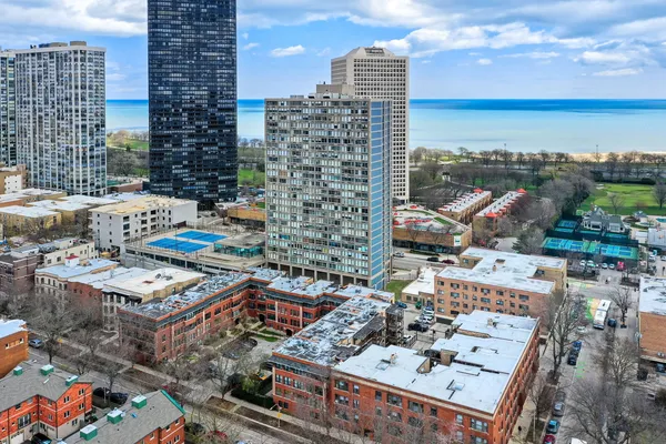 $339,900 | 5320 North Sheridan Road, Unit 403, Chicago, IL 60640