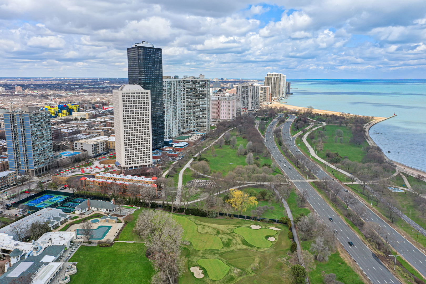 5320 North Sheridan Road, Unit 403 Chicago, IL 60640 - Photo 35 of 36 a view of a city