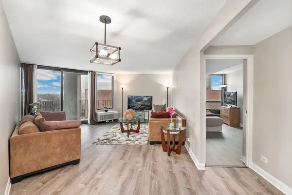 $339,900 | 5320 North Sheridan Road, Unit 403, Chicago, IL 60640