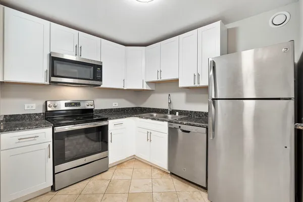 $339,900 | 5320 North Sheridan Road, Unit 403, Chicago, IL 60640