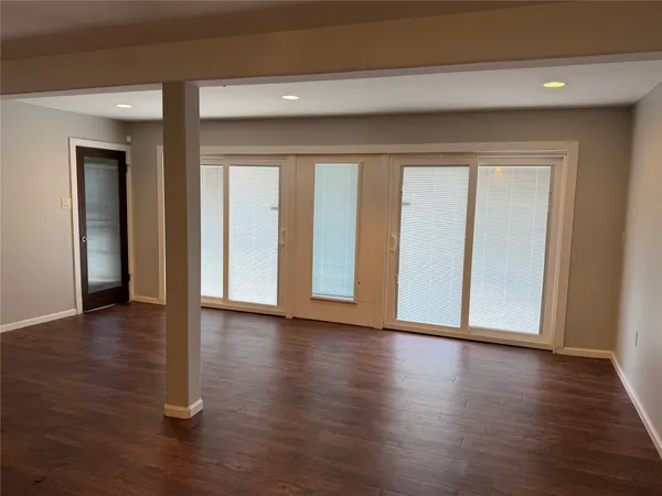 $2,425 | 102 East 5th Street, Houston, TX 77007